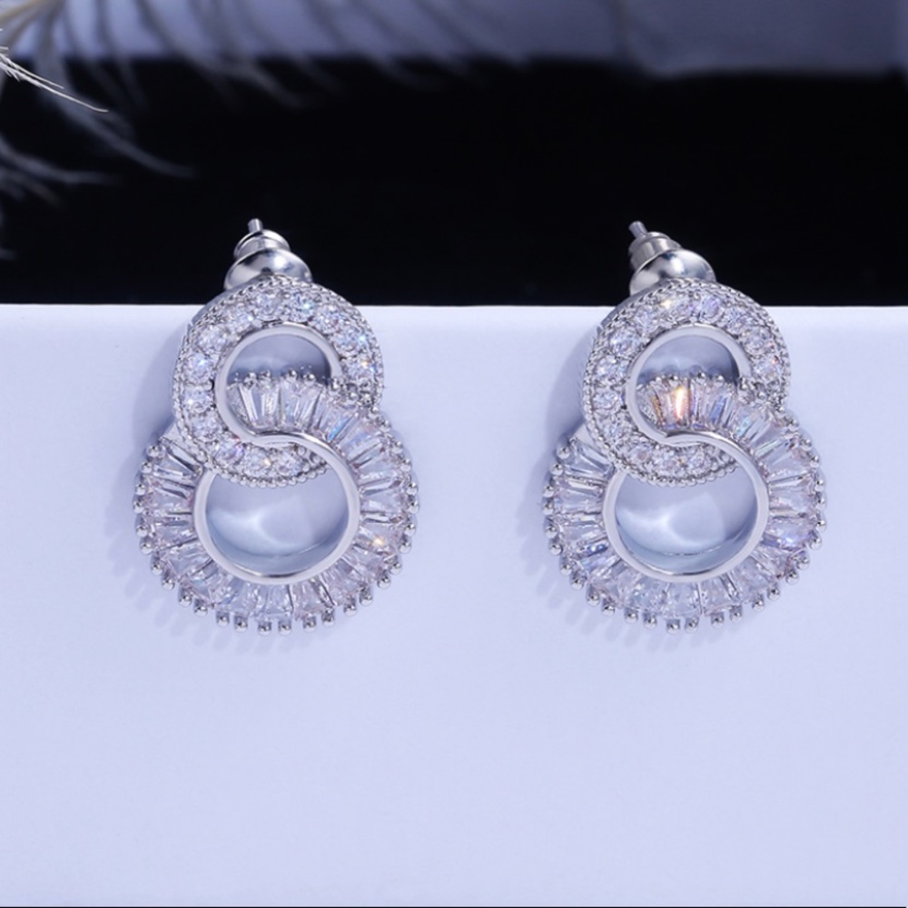 GORGEOUS 925 STERLING SILVER DIAMOND HOOP EARRINGS - Picture 7 of 7